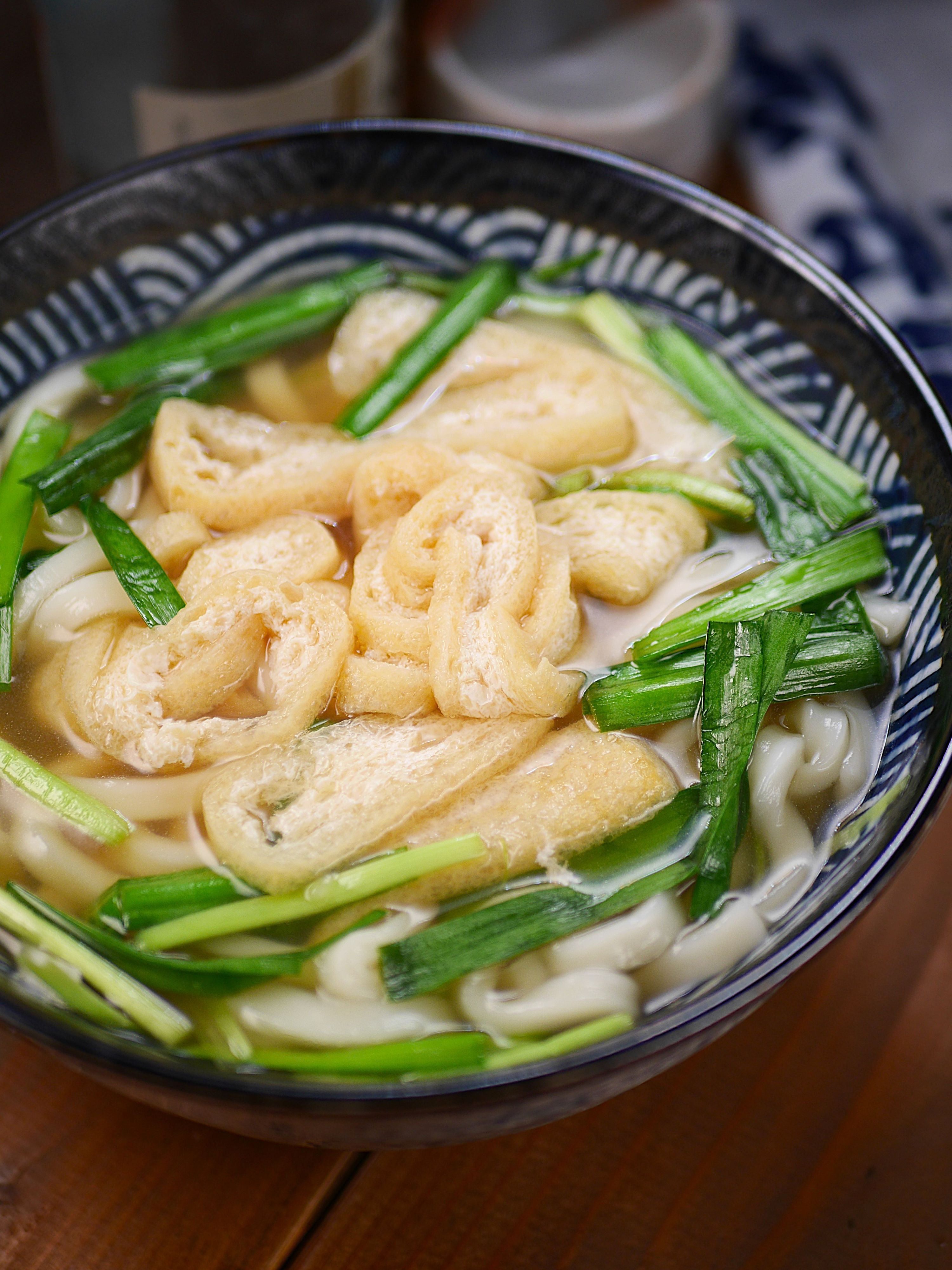 行列のうどんそば1日300杯🍜あげとニラのきざみうどん🤩 | レシピ
