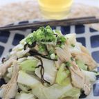 キャベツとサラダチキンの塩昆布炒め