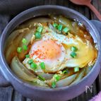 【新玉ねぎの巣ごもり卵】すき焼きのたれで簡単