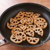 【ひき肉とれんこんの担々炒め】プチッと鍋で簡単味付け！の工程2