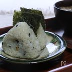 簡単味付け！お茶漬けでオイルおにぎり