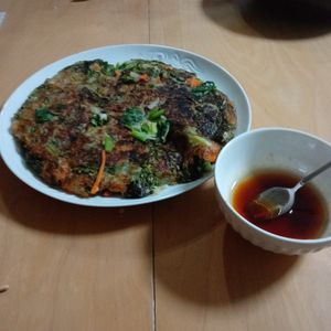 まるまるの作ってみた!投稿(野菜嫌いもお代わり！カリッもちっ♡【小松菜のチーズチヂミ】)