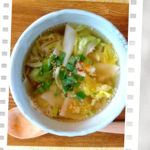 チョロリスの作ってみた!投稿(余った餃子の皮で♡絶品！『ひき肉とキャベツのワンタンスープ』)