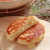 フライパンでカリもちっ!チーズナン風米粉パン【袋で簡単】