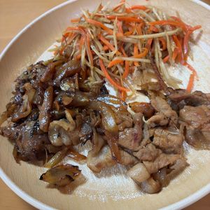 さっちゃんの作ってみた!投稿(【10分で!定食屋さんの豚肉の生姜焼き】黄金比で簡単やわらか)