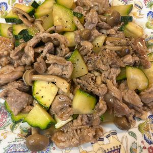 サラの作ってみた!投稿(こってり美味しい！豚こまズッキーニのオイスター炒め)