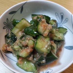 週一だけは頑張ります💦の作ってみた!投稿(さっぱり♪梅干しと大葉香る「うめきゅう」)