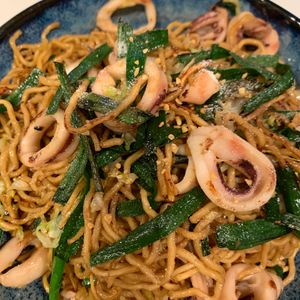 ぐ〜たら子の作ってみた!投稿(ビール党にイイ味♡お祭り風【いかニラ塩焼きそば】)