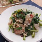 空芯菜と豚バラ肉のにんにく炒め