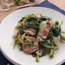 空芯菜と豚バラ肉のにんにく炒め