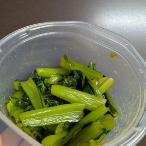 もち子の作ってみた!投稿(レンジで簡単！小松菜のわさび和え【作り置き】)