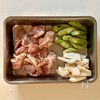 香りが広がる♪ 鶏肉とオクラの濃厚バジルグラタンの下準備