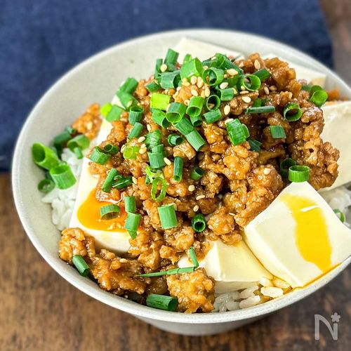 材料2つ！肉味噌豆腐飯
