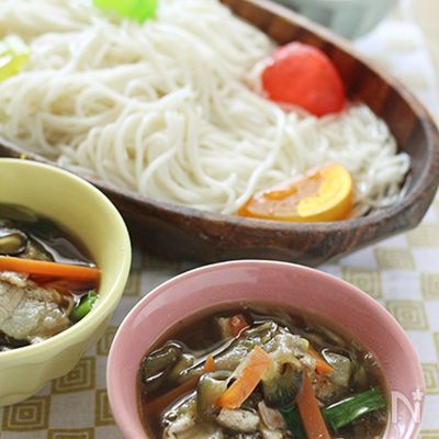 ダシ不要!豚肉とナスのあったかダレのつけそうめん。