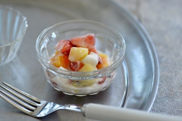 今話題！ふわふわ食感がクセになるマシュマロサラダを作ってみた