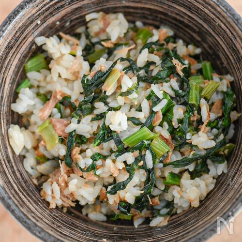 やみつきになるおいしさ！ツナ缶と小松菜の混ぜごはん