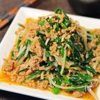 【豚そぼろニラもやしの辛味噌炒め】ご飯が止まらない！