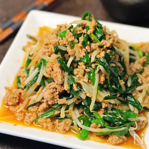 【豚そぼろニラもやしの辛味噌炒め】ご飯が止まらない！