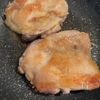 パリパリジューシー!鶏もも肉の塩焼きの工程2