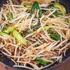 行列の定食屋さんの🍚うま辛🤩ごま担々もやし肉野菜炒め定食の工程3