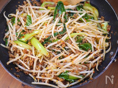 ごま担々もやし肉野菜炒め定食工程3