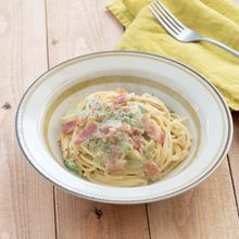 カルボナーラ風みそ漬けアボカドのクリームパスタ