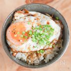甘辛いタレが最高！目玉焼きごはん
