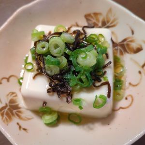 たりおの作ってみた!投稿(コスパ最強ウマウマ！塩昆布とごま油の冷やっこ)