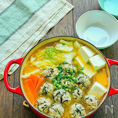 ふんわり豆腐ひじき豚団子たっぷり!旨だし味噌鍋