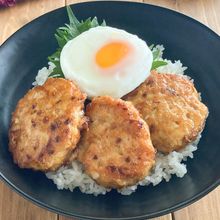 洗い物も減らせる♪ヘルシー甘辛鶏つくね丼