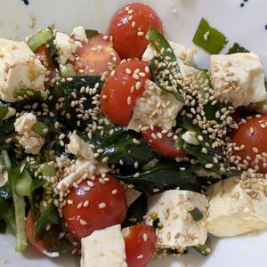 たかし（娘2人）の作ってみた!投稿(【豆腐、トマト、きゅうり、わかめのごま香る居酒屋風サラダ】)