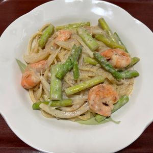 りんごの作ってみた!投稿(【えびとアスパラのクリームパスタ】牛乳で作るカフェ風パスタ♡)