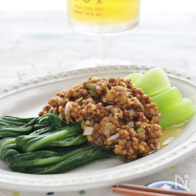 チンゲン菜の甘辛味噌の挽き肉がけ