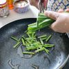 【３分だけで完成】包丁いらず！無限ニラの工程1
