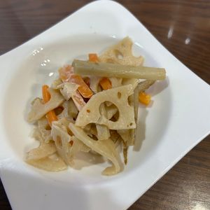 あびの作ってみた!投稿(シャキシャキ！ゴボウとレンコンのサラダ)