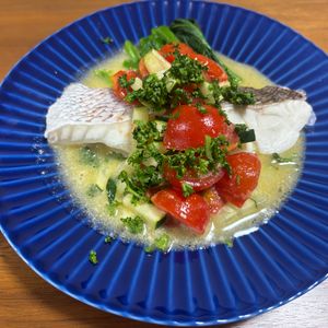 こむぎの作ってみた!投稿(【10分で魚料理】タイの蒸し 白ワイントマトソース)