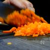『カレー炒飯』スパイシーさとひき肉のうま味が"五感"を刺激の工程1