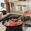 [腸活もできる！スパイシーとま玉そぼろ丼]ワンパンで簡単♪の工程1