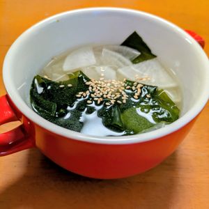 ゆきまる🐬🫧の作ってみた!投稿(【大根とわかめのごま中華スープ】5分煮るだけ♪)