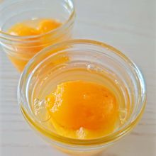 【びわゼリー】寒天で手軽に♪白ワインでちょっと大人の味。