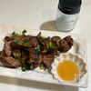 絶品!塩とごま油で食べる『焼きレバー』の工程3