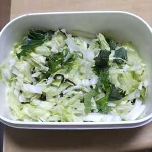 ともママの作ってみた!投稿(超簡単！キャベツの塩昆布和え)