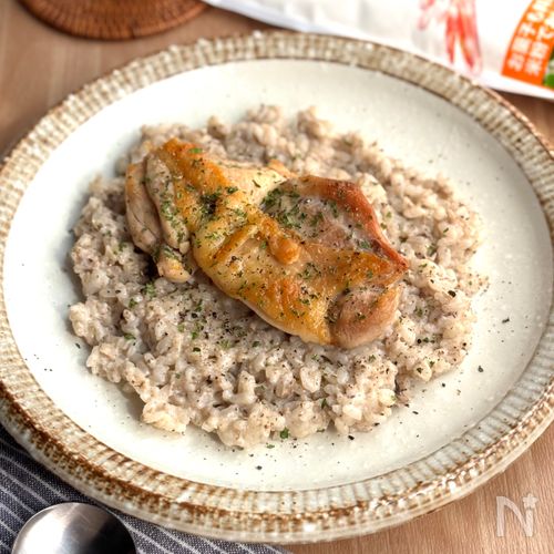 おうちでカフェご飯【グリルチキンとキノコのクリームリゾット】