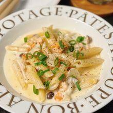 【鮭のクリームパスタ】白ワインに合う♪濃厚クリームソース♡