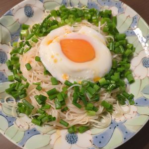 たりおの作ってみた!投稿(少ない材料でちゃちゃっと！油そば風そうめん)