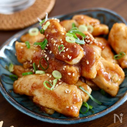 【柔らかくジューシー!】鶏むね肉の甘辛ごまだれ炒め