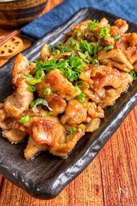 ガツンと旨い◎【豚こま舞茸のにんにく醤油炒め】