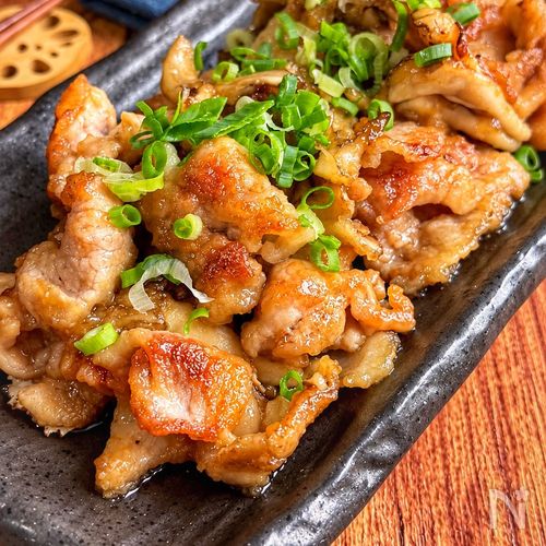 ガツンと旨い◎【豚こま舞茸のにんにく醤油炒め】