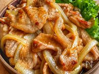 10分爆速おかず♪【豚こま玉ねぎのガーリックバター醤油炒め】