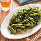 空芯菜の炒めもの。ご飯もビールも進む、夏の副菜。ピリ辛味！